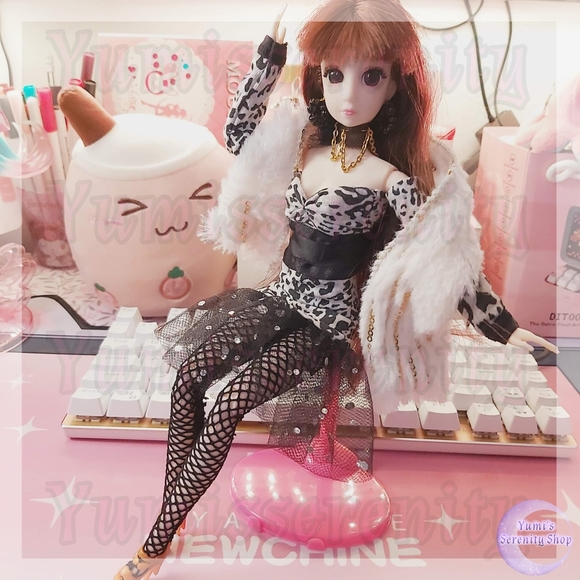 Fancy Fashion Doll 💖 - Picture 2 of 6